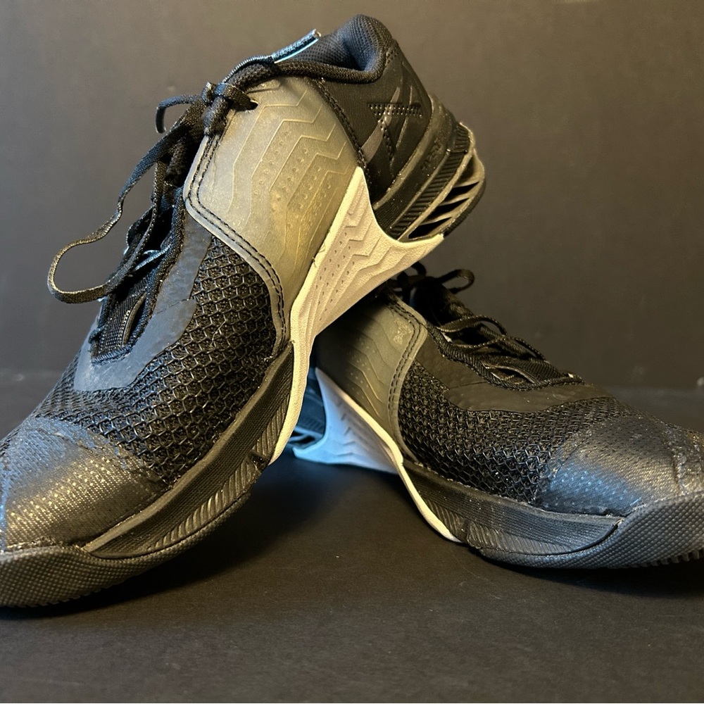Nike Metcon size 7.5 W, Black and Gray Athletic Shoes